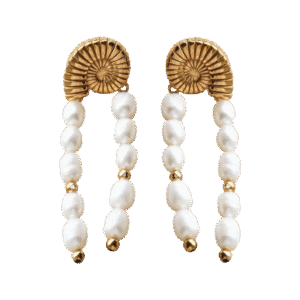 Shell Carrying Pearls
